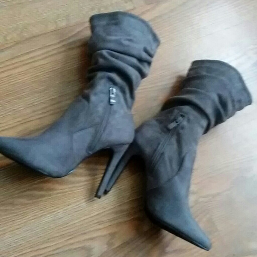 Boots - Picture 3 of 8